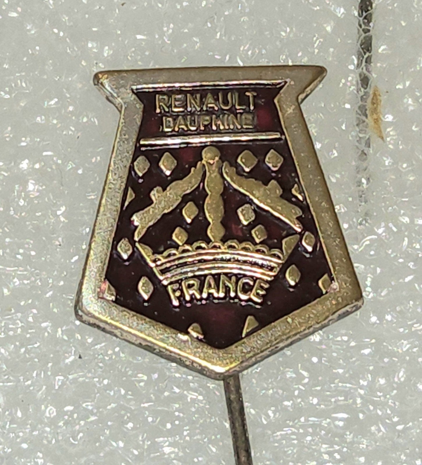 Vintage Renault Dauphine France Speldje, Ophalen of Verzenden, Gebruikt, Transport, Speldje of Pin