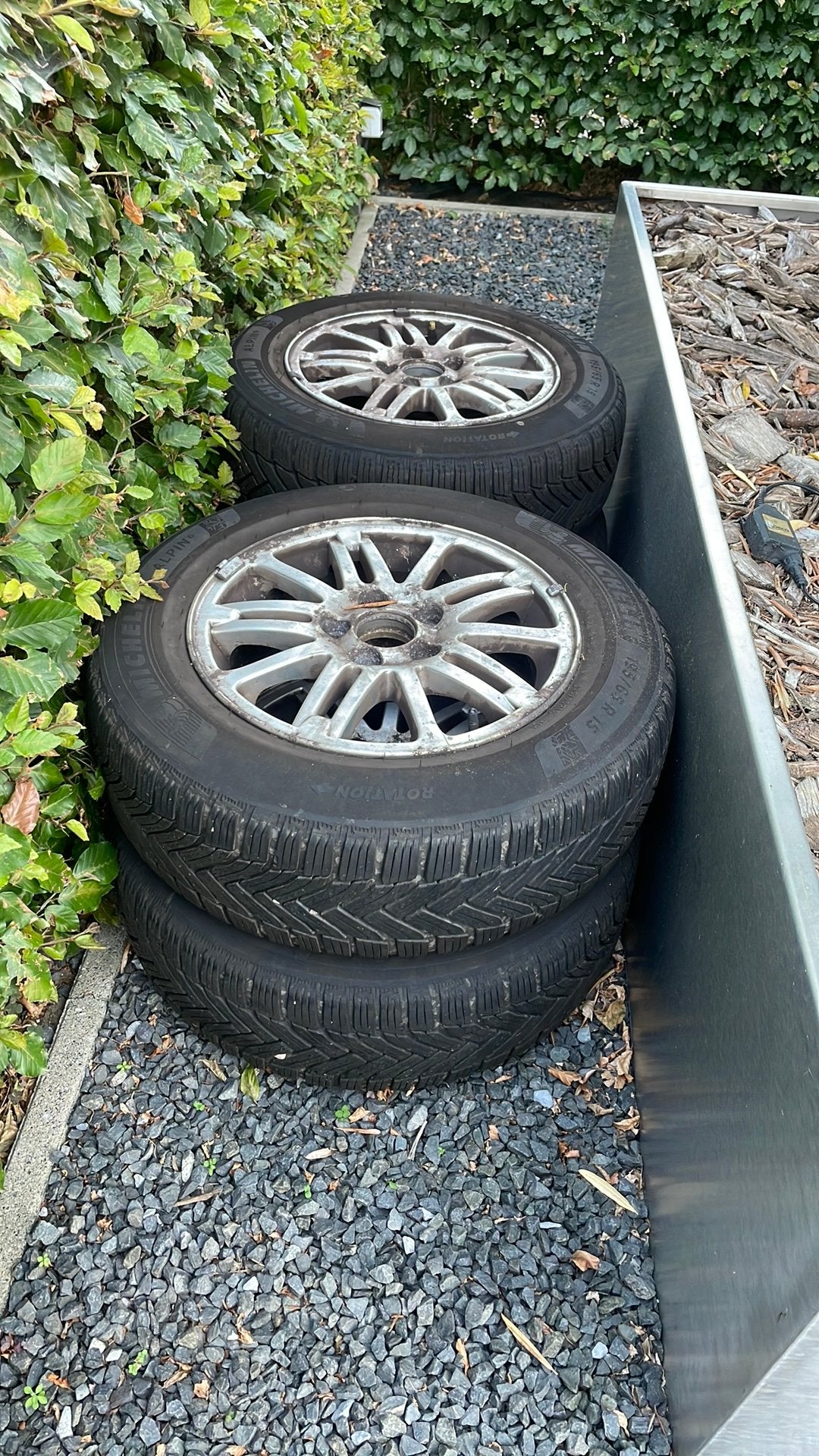 Volvo velgen met michelin alpine winterbanden, Ophalen, Volvo