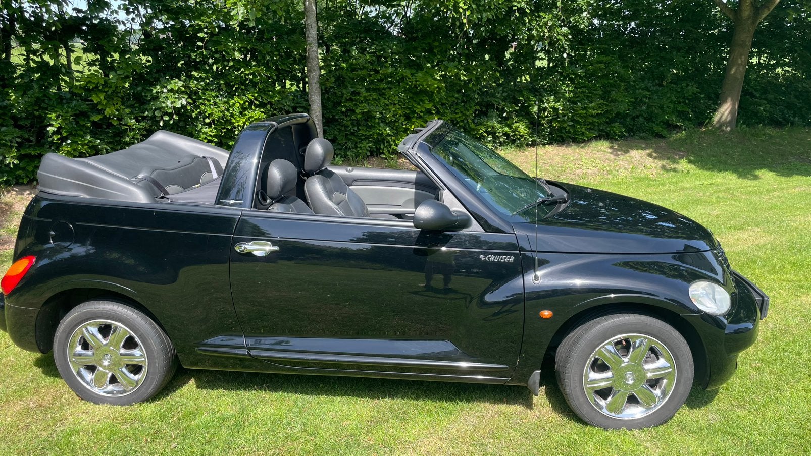 Chrysler PT Cruiser 2.4 I 16V Cabrio AUT 2004 Zwart, Auto's, Chrysler, 450 kg, Zwart, Cabriolet, 4 stoelen
