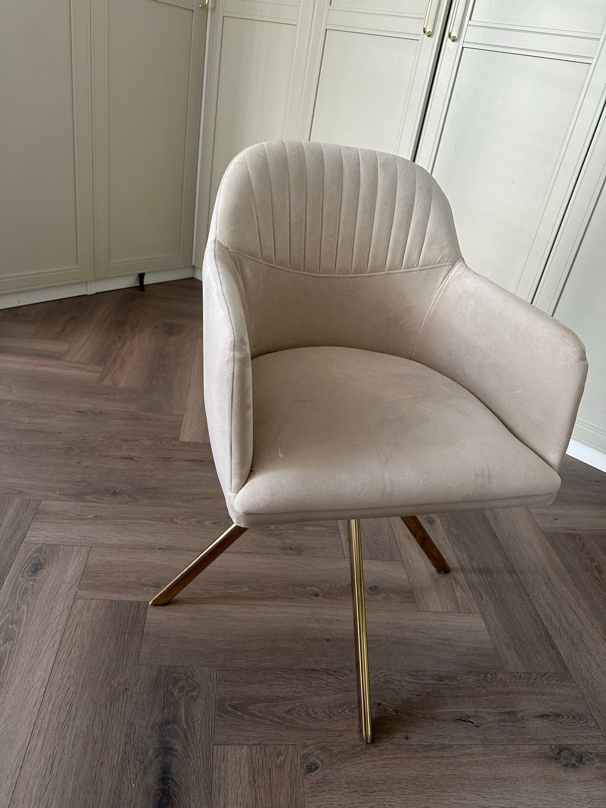 Beige draaistoel Westwing met gouden poten - Zo goed als nie, Ophalen, Overige kleuren, Zo goed als nieuw, Eén