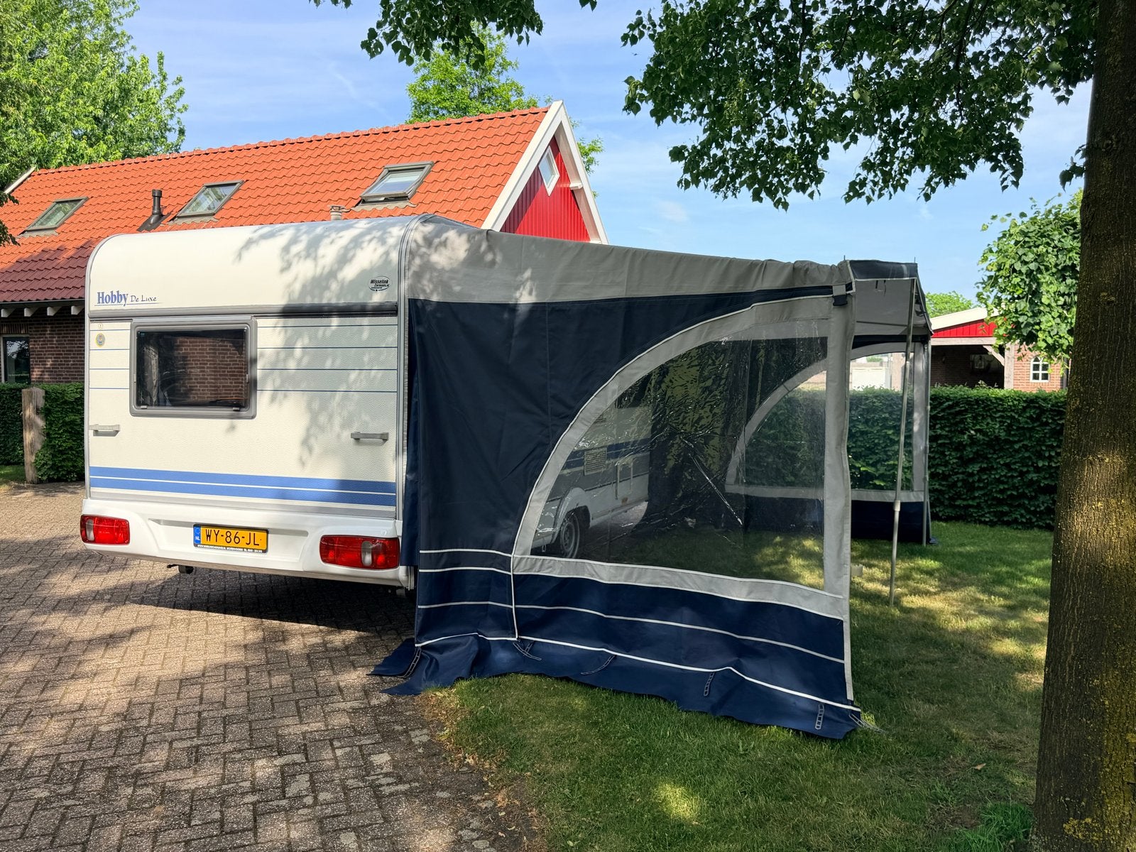 Hobby de Luxe 440 uit 1998 met voortent en fietsenrek, Caravans en Kamperen, Caravans, Vast bed, Hobby, Treinzit, Particulier