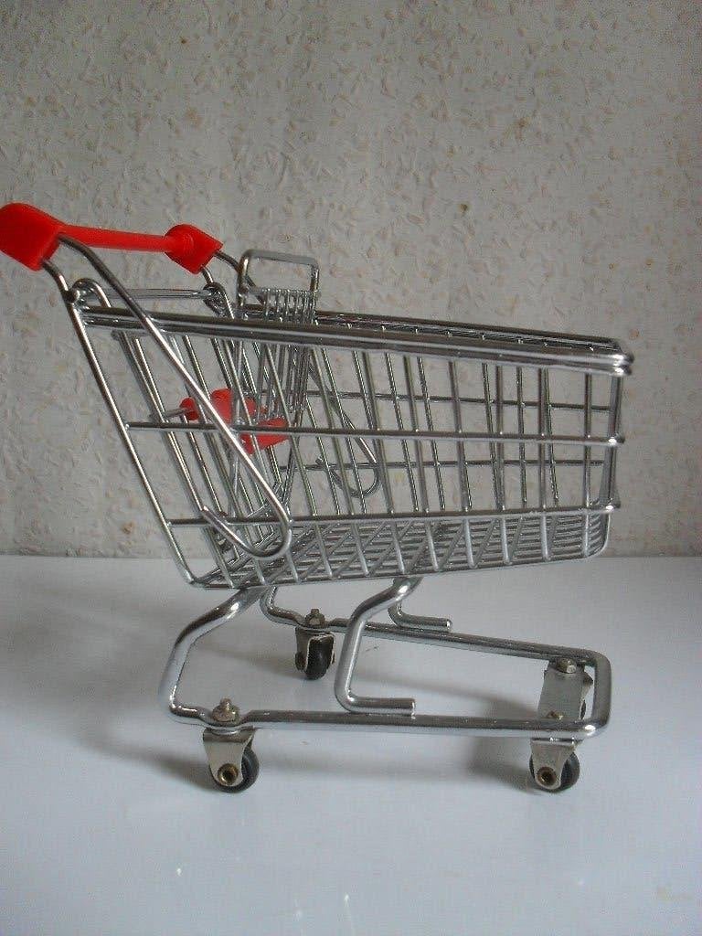 vintage metalen boodschappenwagentje voor poppen, Ophalen of Verzenden, Gebruikt, Kleertjes