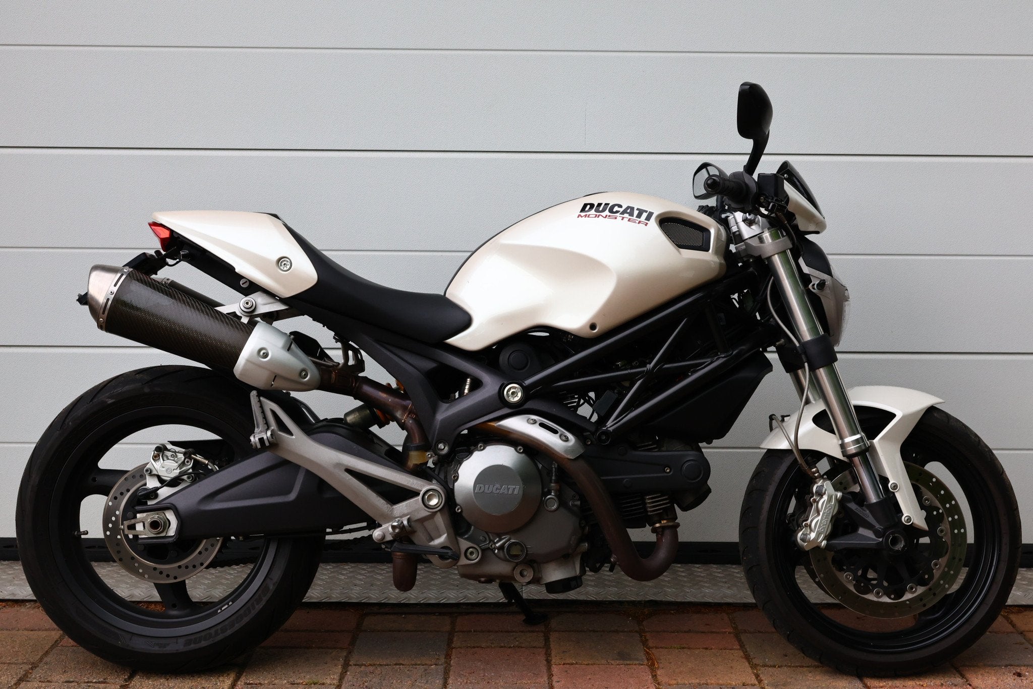 Ducati MONSTER 696 PLUS | M696 TERMIGNONI (bj 2008), Bedrijf, Meer dan 35 kW, 696 cc, Naked bike