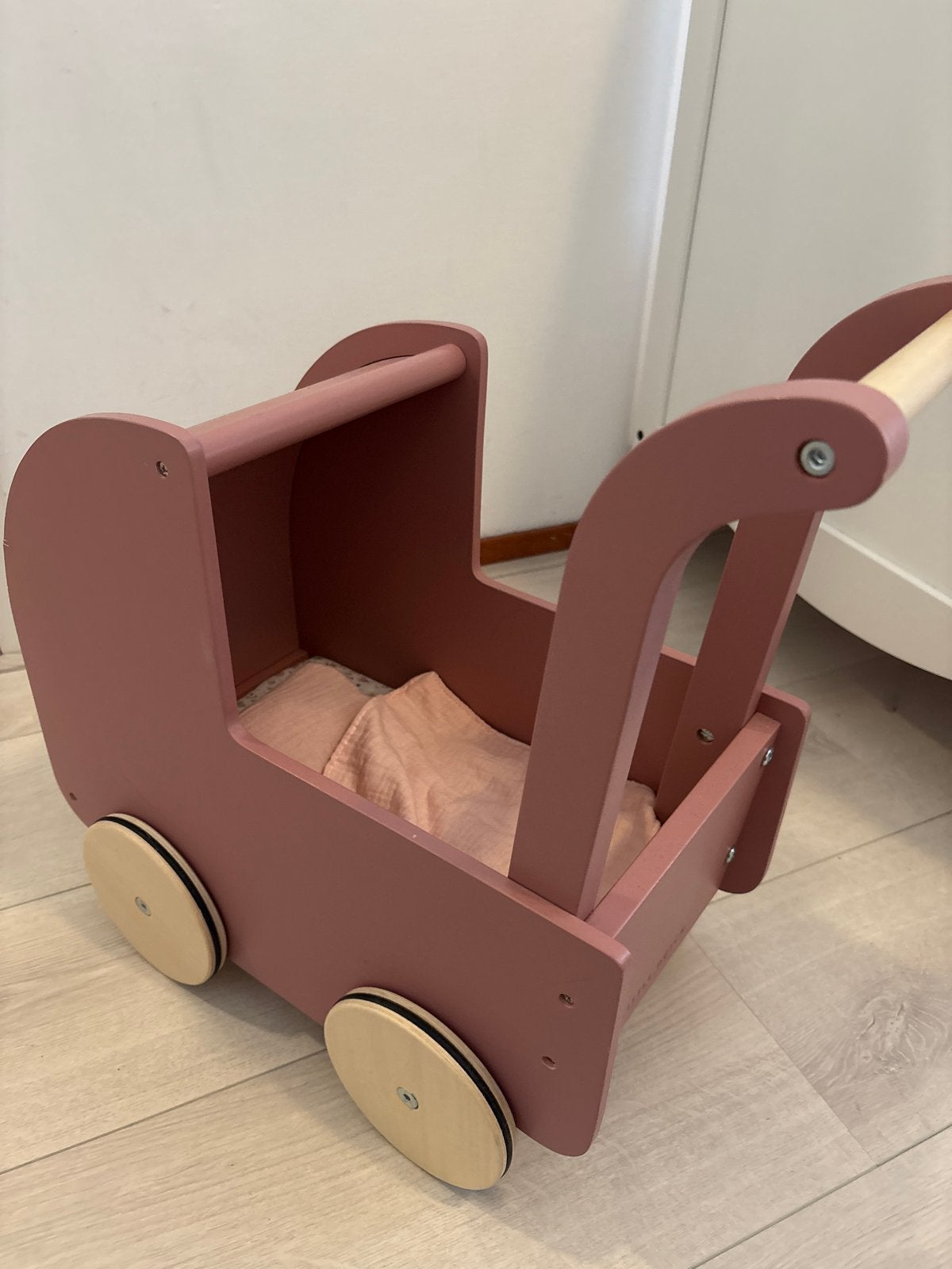 Little Dutch Houten Kinderwagen - Roze, Ophalen, Zo goed als nieuw, Duw- of Trekspeelgoed