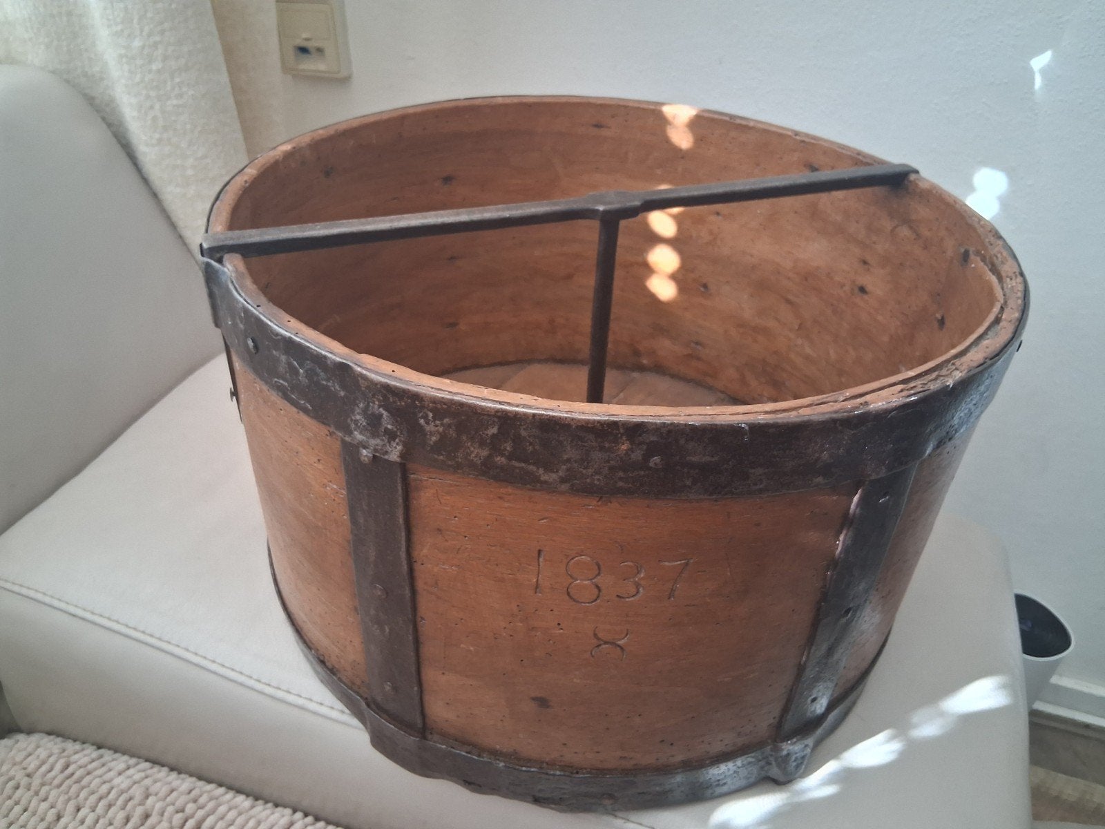 Antieke houten kuip/emmer uit 1837 graanmal, Ophalen
