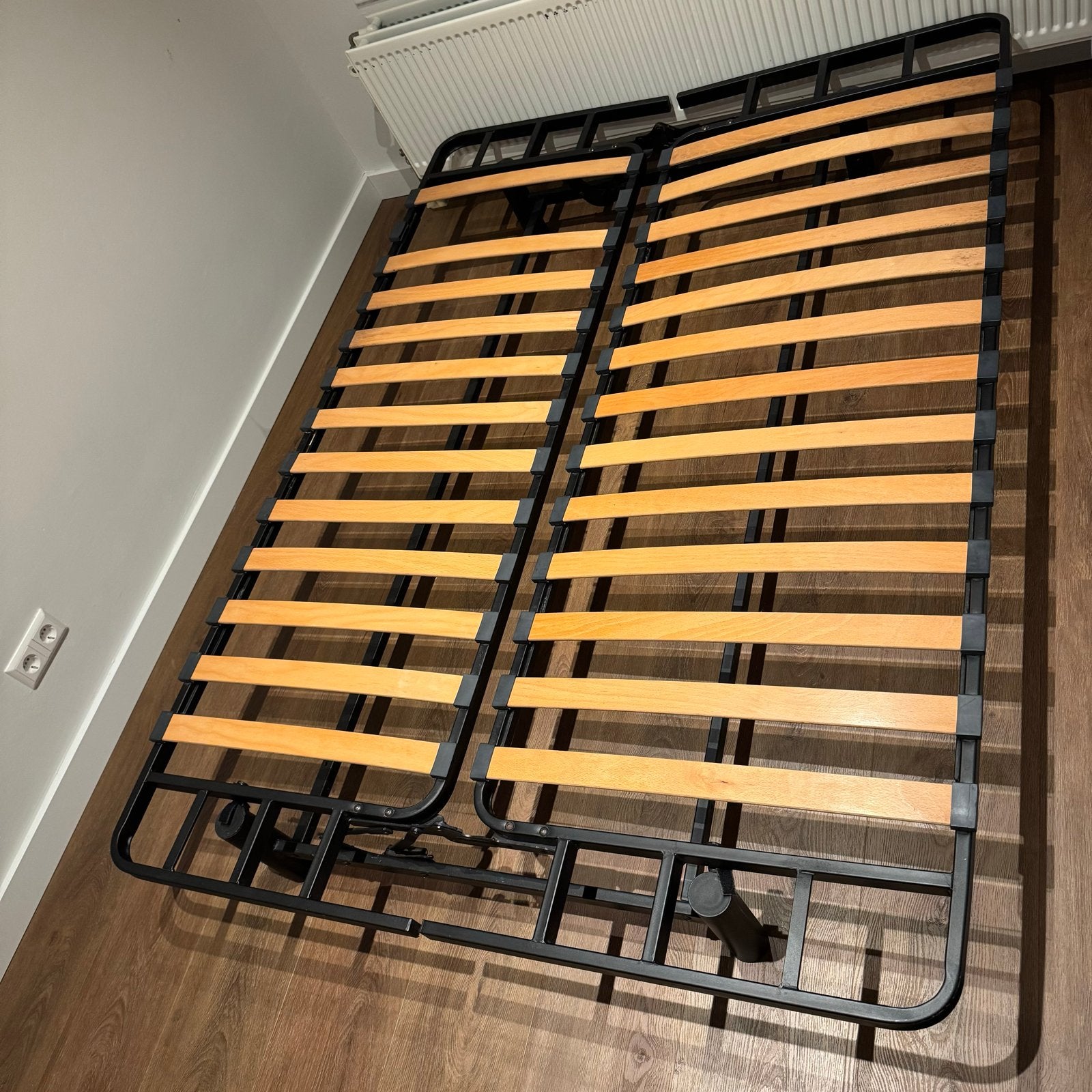 Vouwbare bed/slaapbank 140x200 met frame en lattenbodem, Huis en Inrichting, Gebruikt, Ophalen of Verzenden, Twijfelaar, 120 cm