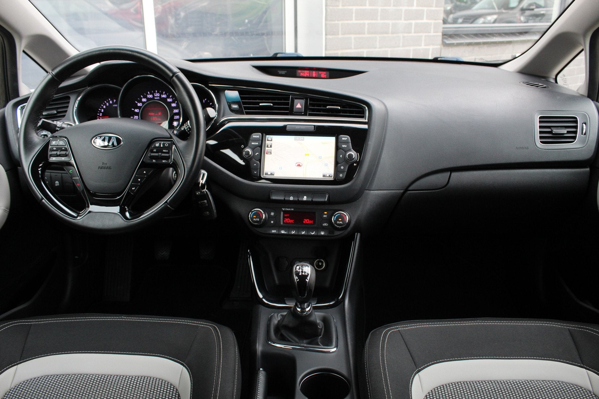 Kia cee'd 1.0 T-GDi DynamicLine / Camera / Navigatie / N.A.P, Auto's, Kia, Voorwielaandrijving, Gebruikt, Met garantie (alle)