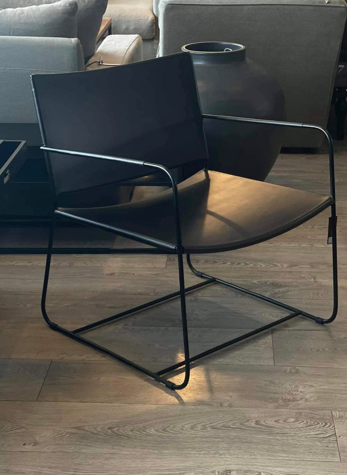 Stoere zwarte leren fauteuil, Ophalen, 75 tot 100 cm, Zo goed als nieuw, Leer
