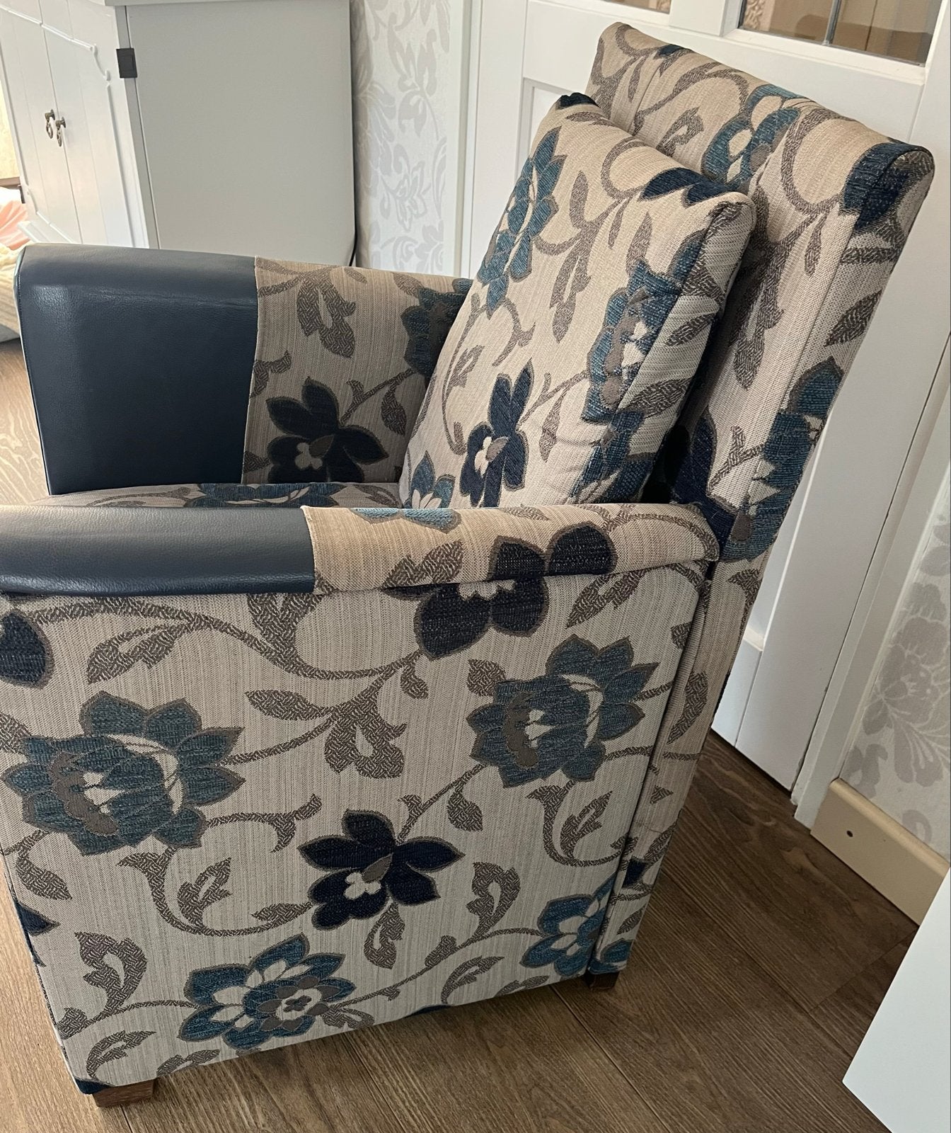 Twee comfortabele fauteuils met bloemmotief, Ophalen, Gebruikt, Klassiek modern landelijk, 75 tot 100 cm