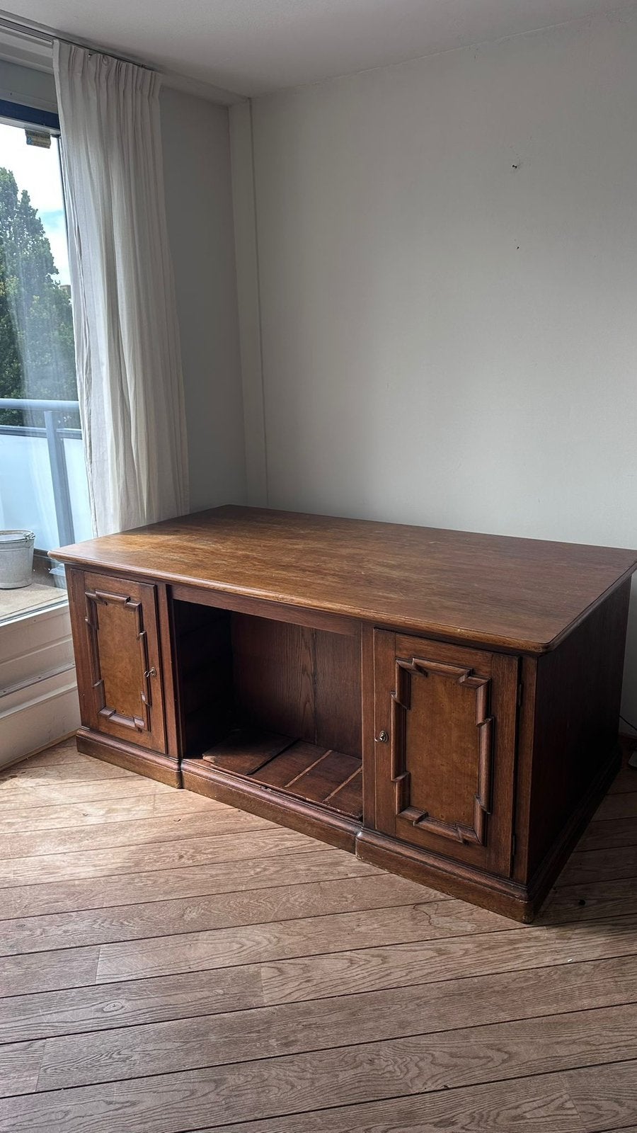 Antiek bureau voor in een directeurskamer, Antiek en Kunst, Ophalen
