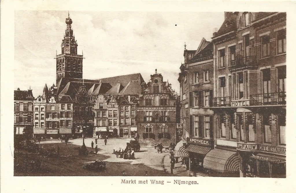Nijmegen-oud-1920-Markt met Waag,Apotheek,Hotel De Pauw enz, Ophalen of Verzenden, Voor 1920, Gelopen, Gelderland