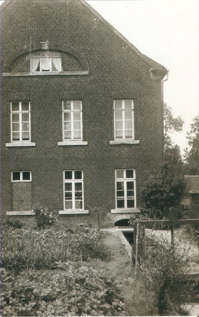Wittem molen Sinzelbeek foto P. Grund 1975 ca. 9 x 14 cm., Ophalen of Verzenden, 1960 tot 1980, Ongelopen, Limburg