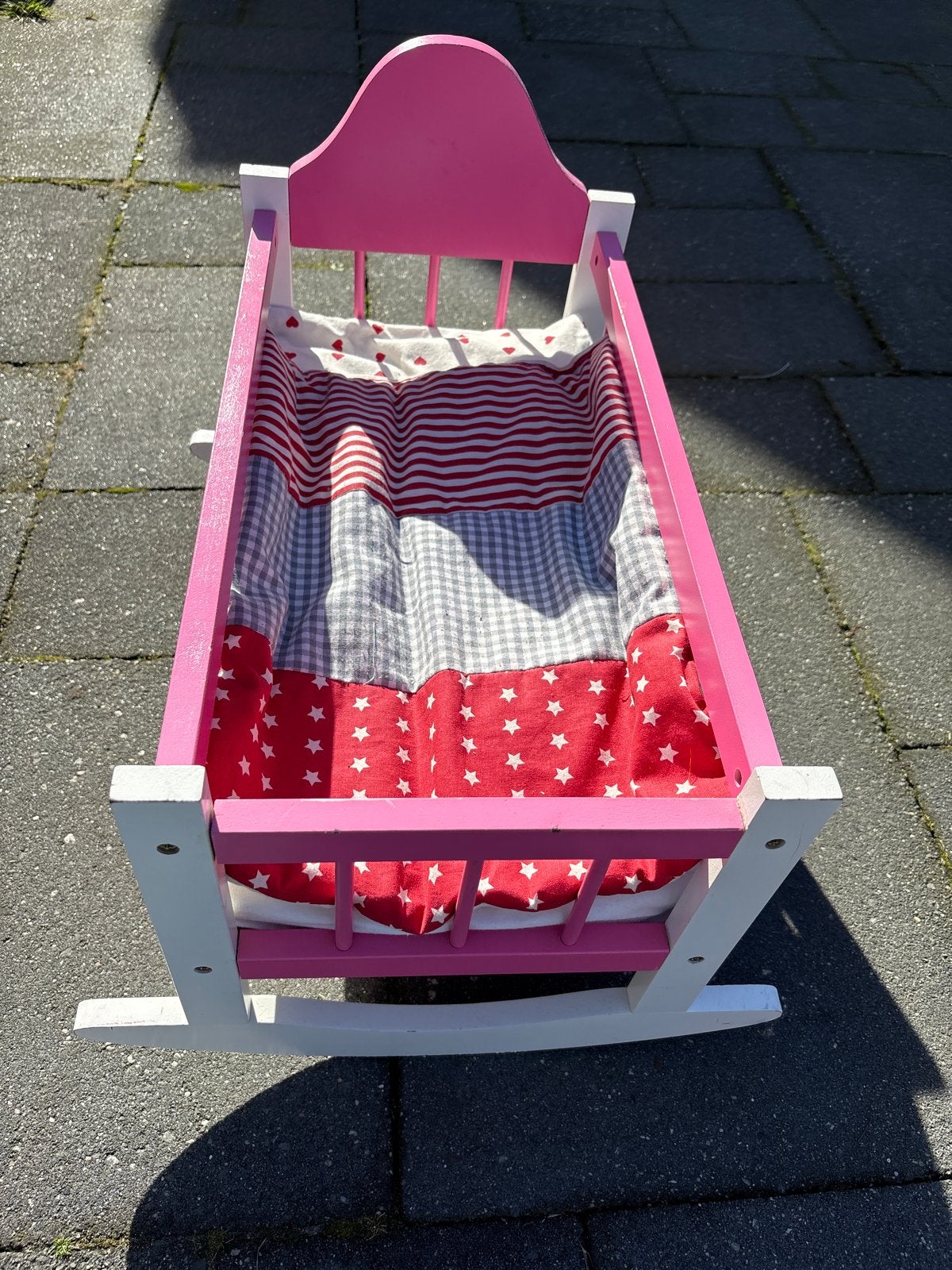 Roze houten poppenwieg met dekentje, Ophalen of Verzenden, Gebruikt, Overige typen