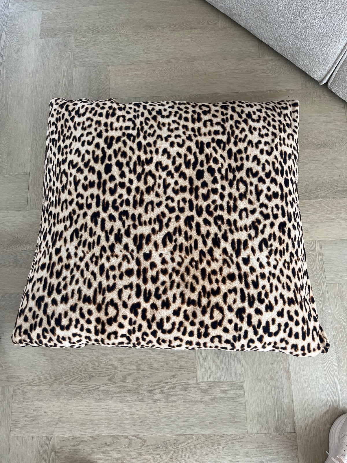 Woonkussen met luipaardprint 90x90 cm, Huis en Inrichting, Woonaccessoires | Kussens, Ophalen, Gebruikt, Meerkleurig, Met print