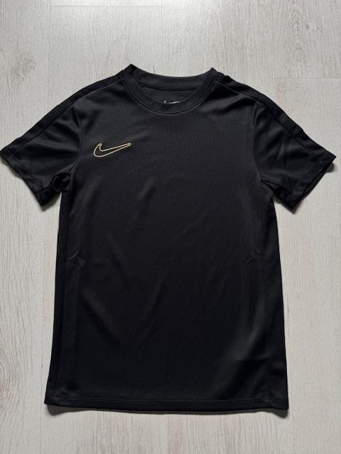 Nike shirt maat 128/134, Kinderen en Baby's, Kinderkleding | Maat 128, Jongen of Meisje, Ophalen of Verzenden, Zo goed als nieuw