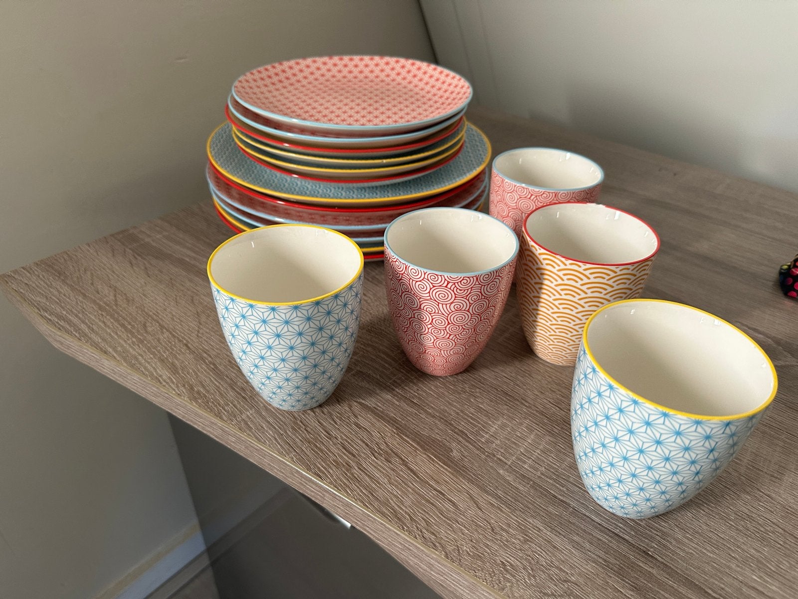 Kleurrijk  servies: borden, kommen en bekers 6 delig, Ophalen, Overige merken, Keramiek, Zo goed als nieuw