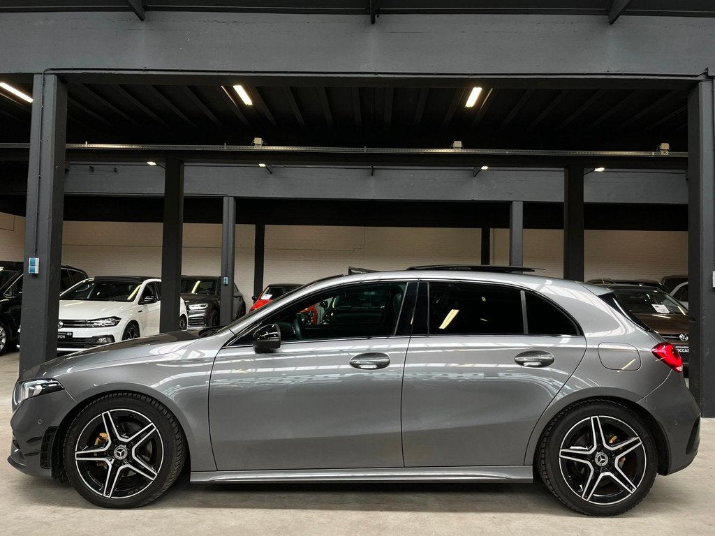 Mercedes-Benz A-klasse 180 Business Solution AMG Pano /, Auto's, Mercedes-Benz, 136 pk, Gebruikt, Zwart, 4 cilinders