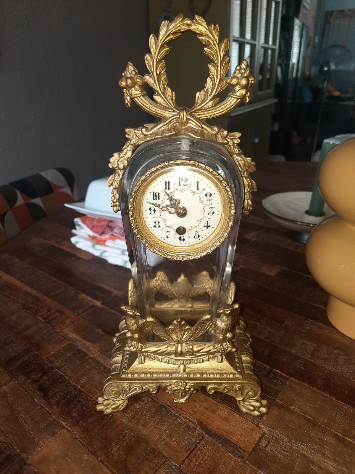 Antieke Franse vergulde bronzen en glazen pendule, Ophalen of Verzenden