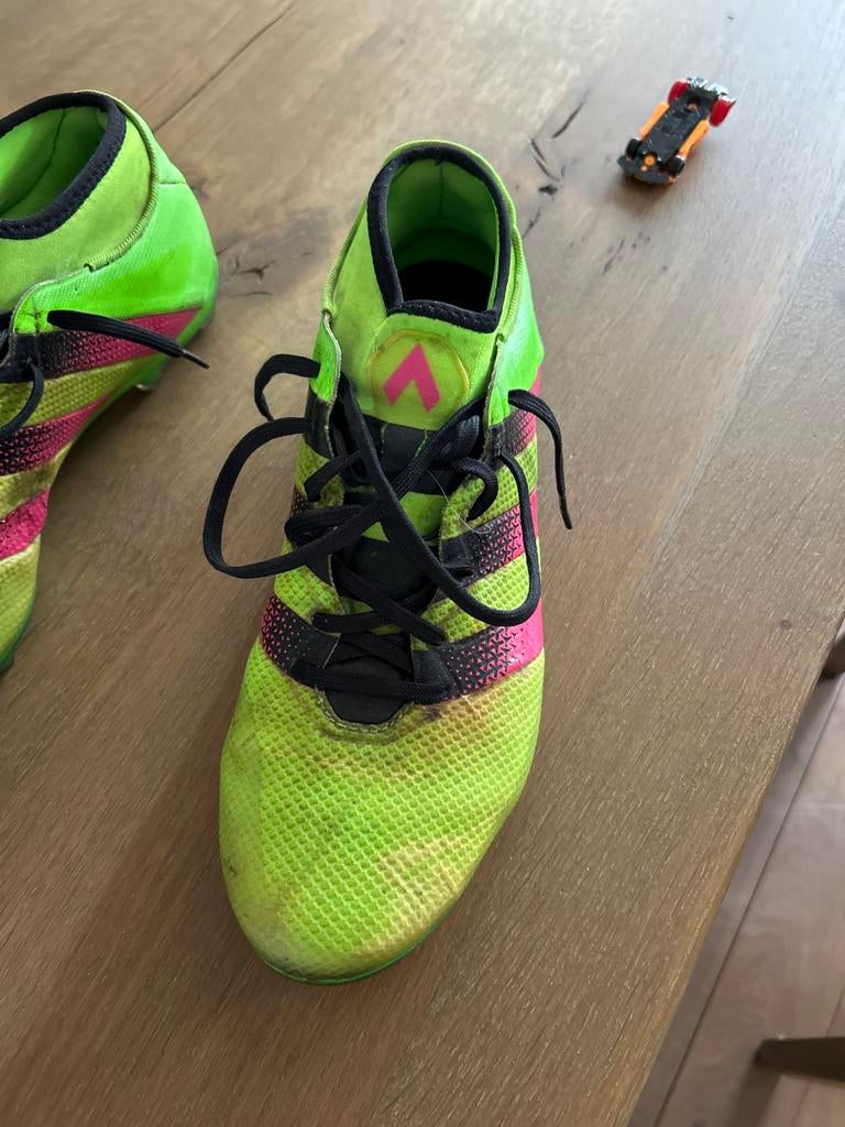 Adidas predator voetbalschoenen Maat 45 - Zo goed als nieuw, Maat XS of kleiner, Ophalen of Verzenden, Zo goed als nieuw, Schoenen