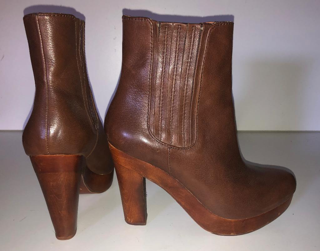 Uterque geheel lederen sexy bruine enkel laarzen mt 36, Bruin, Uterque, Lage of Enkellaarzen, Ophalen of Verzenden