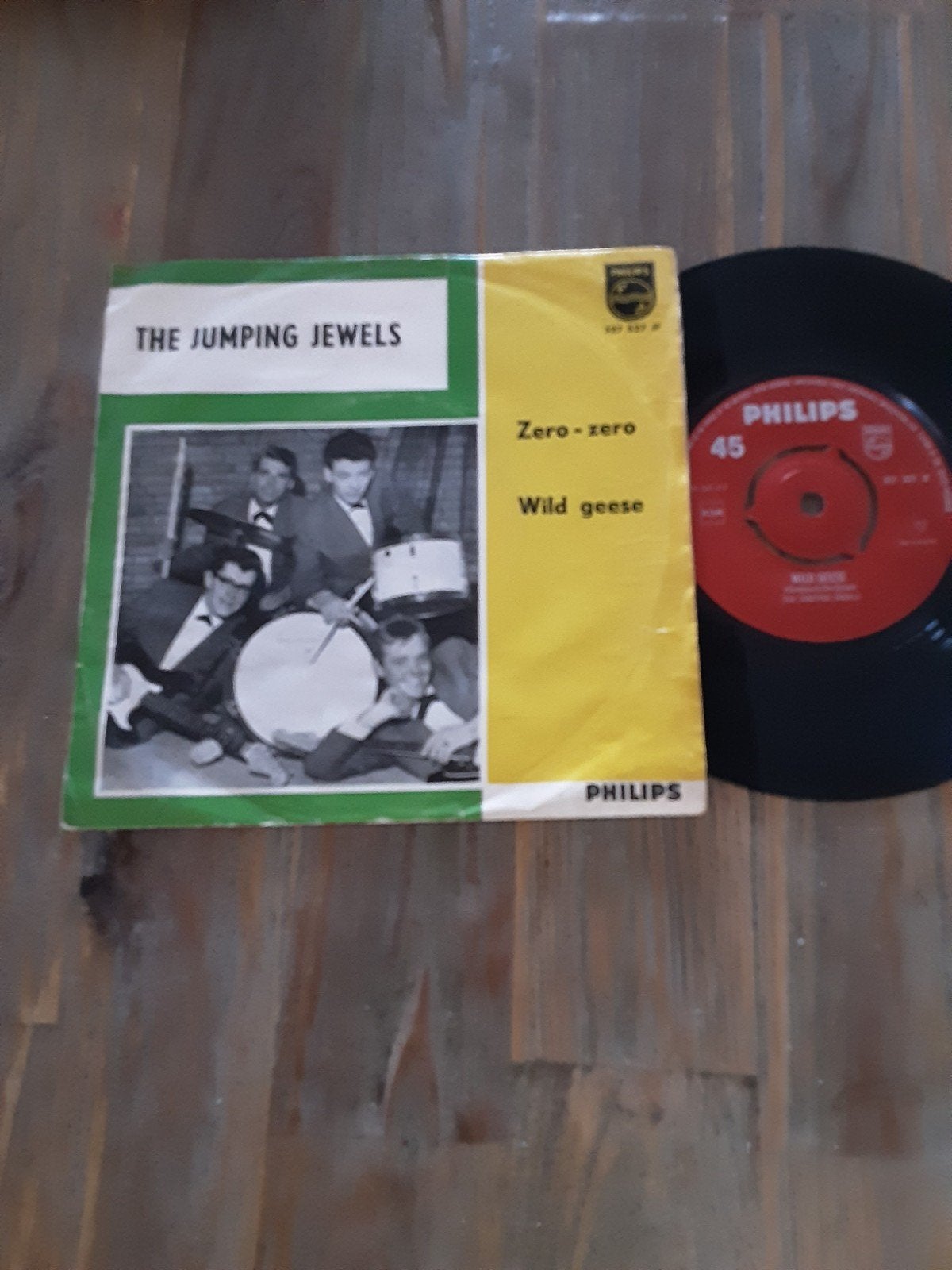 THE JUMPING JEWELS ZERO ZERO NEDERBEAT POP SINGLE., Ophalen of Verzenden, Zo goed als nieuw, Overige formaten, Levenslied of Smartlap