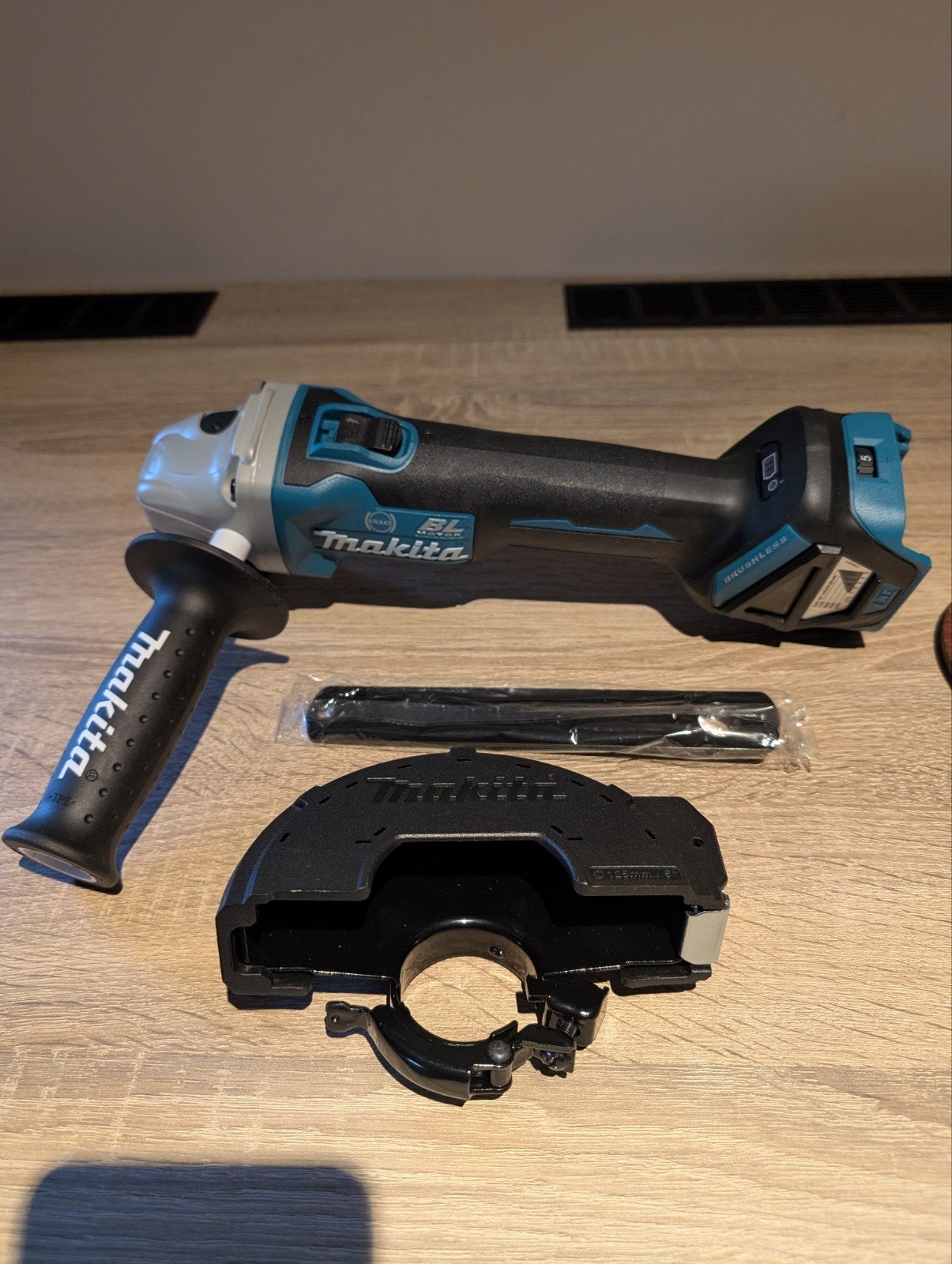 Makita DGA 513 nieuwe haakse slijper, Ophalen of Verzenden, Nieuw, 1000 watt of meer, Haakse handslijpmachine