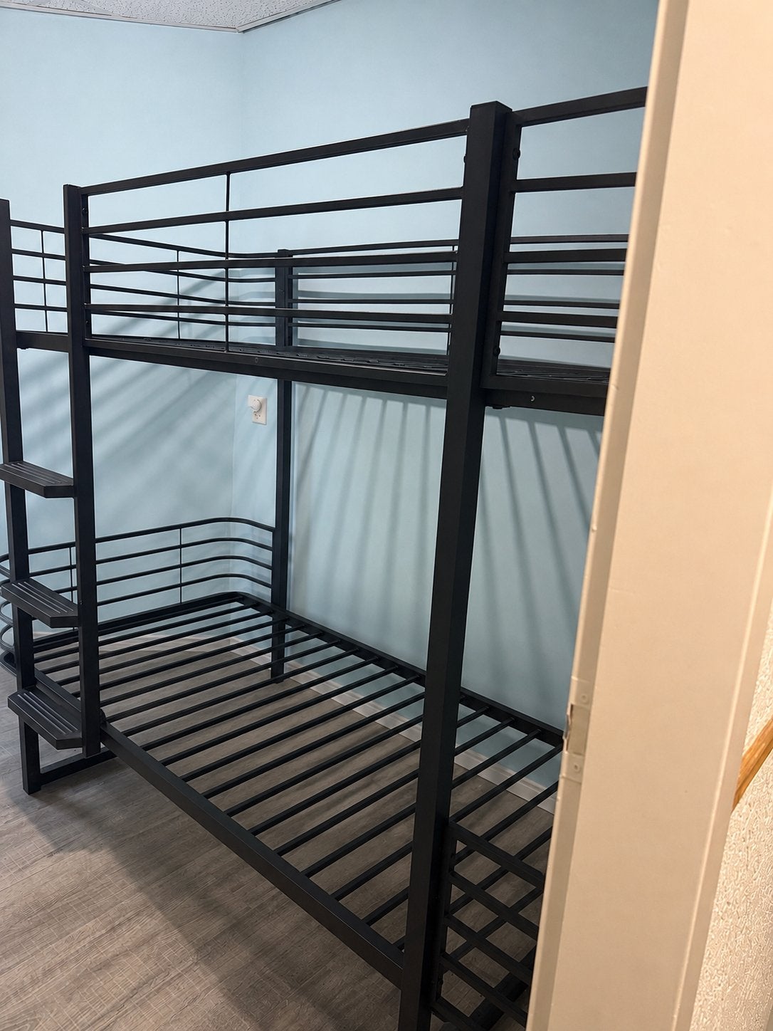 Vipack Oscar stapelbed 90x200 cm – zwart met bedbodems, Ophalen, Gebruikt, 90 cm, Eenpersoons