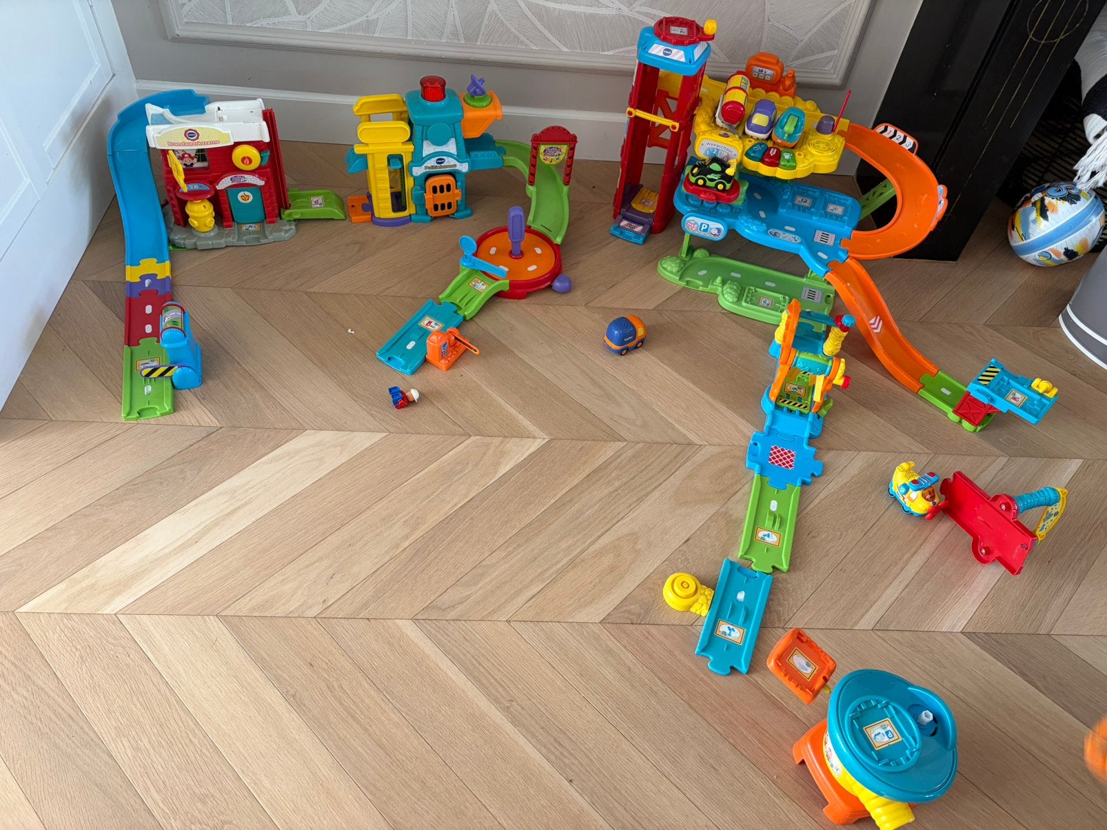 VTech Toet Toet Auto's: Grote set met banen en gebouwen, Ophalen of Verzenden, Gebruikt, Overige typen, Met licht