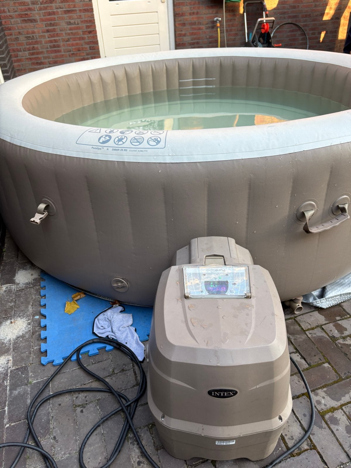 Intex PureSpa Opblaasbare Jacuzzi met Pompen Afdekzeil, Ophalen, Gebruikt, Afdekzeil, Opblaasbaar