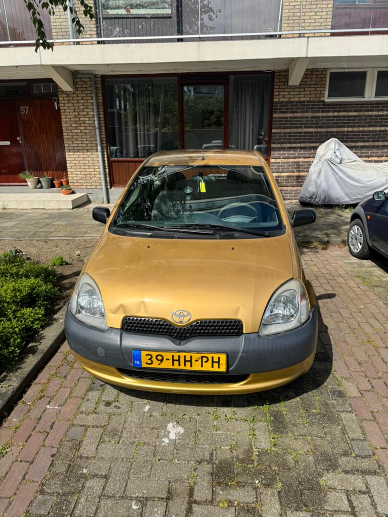 Toyota Yaris 1.0 16V Vvti 3DR 2001 Geel, Auto's, Voorwielaandrijving, 4 cilinders, 400 kg, 68 pk