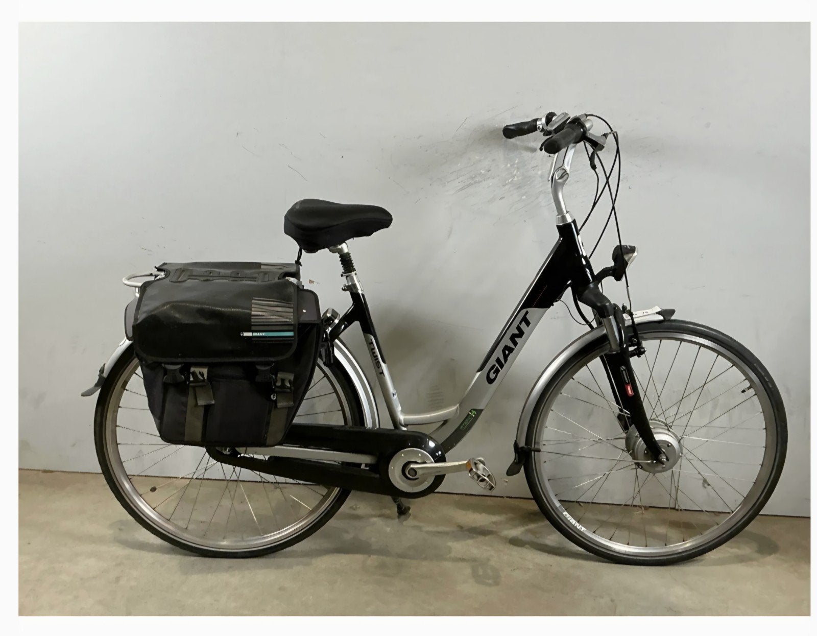 Giant Twist E-bike met fietstassen, Gebruikt, Velgrem, Versnellingen, 50 tot 53 cm