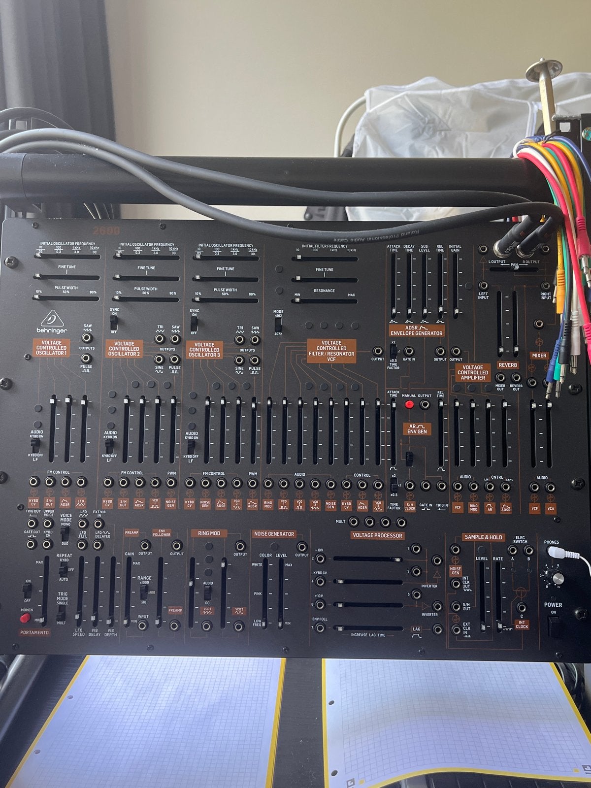 Behringer 2600 Synthesizer met patchkabels en doos and rack, Overige merken, Zo goed als nieuw, Met midi-aansluiting, Overige aantallen