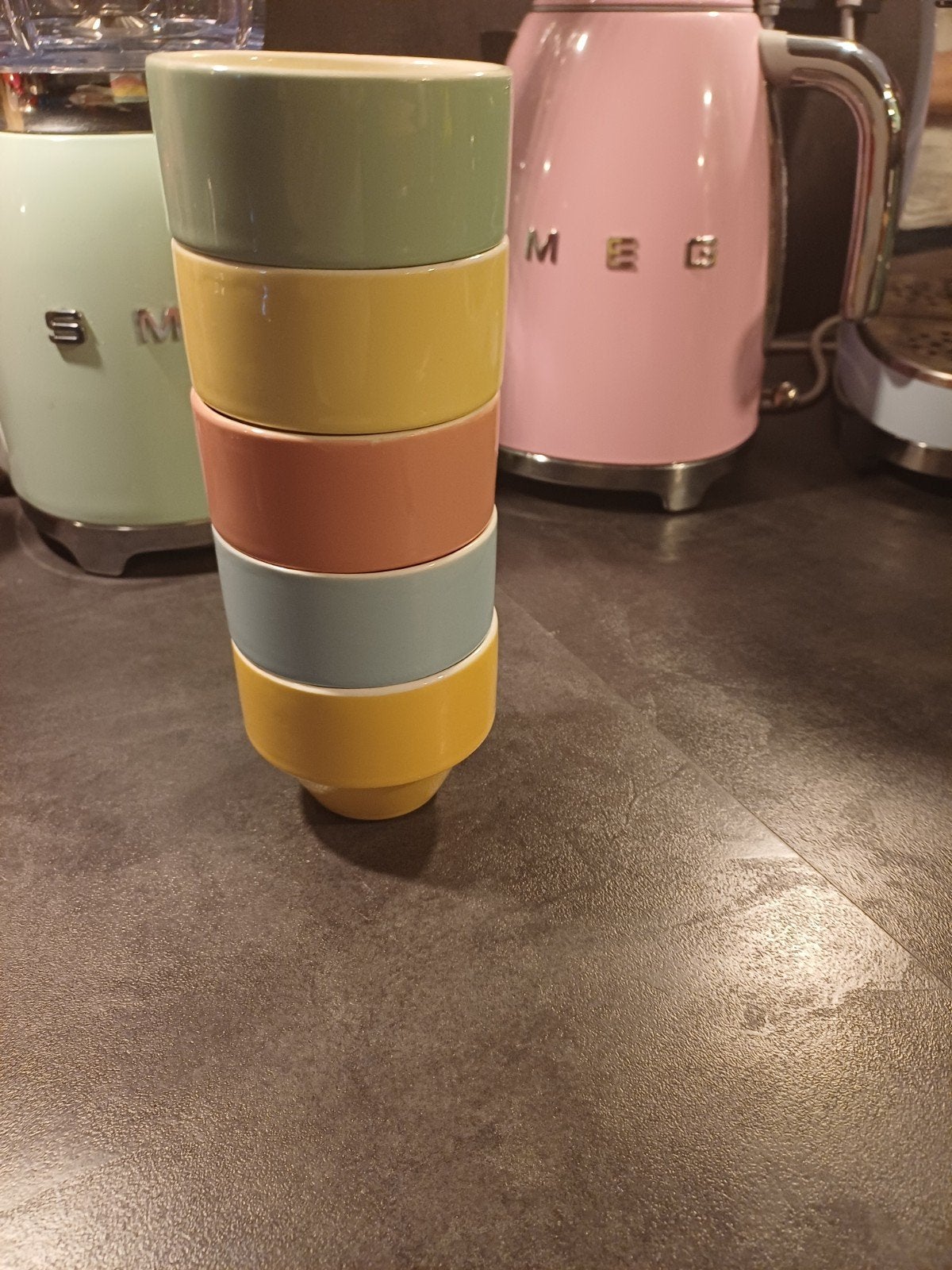 Zeer zeldzame Boeren Kommen van pastel Regout, Verzenden