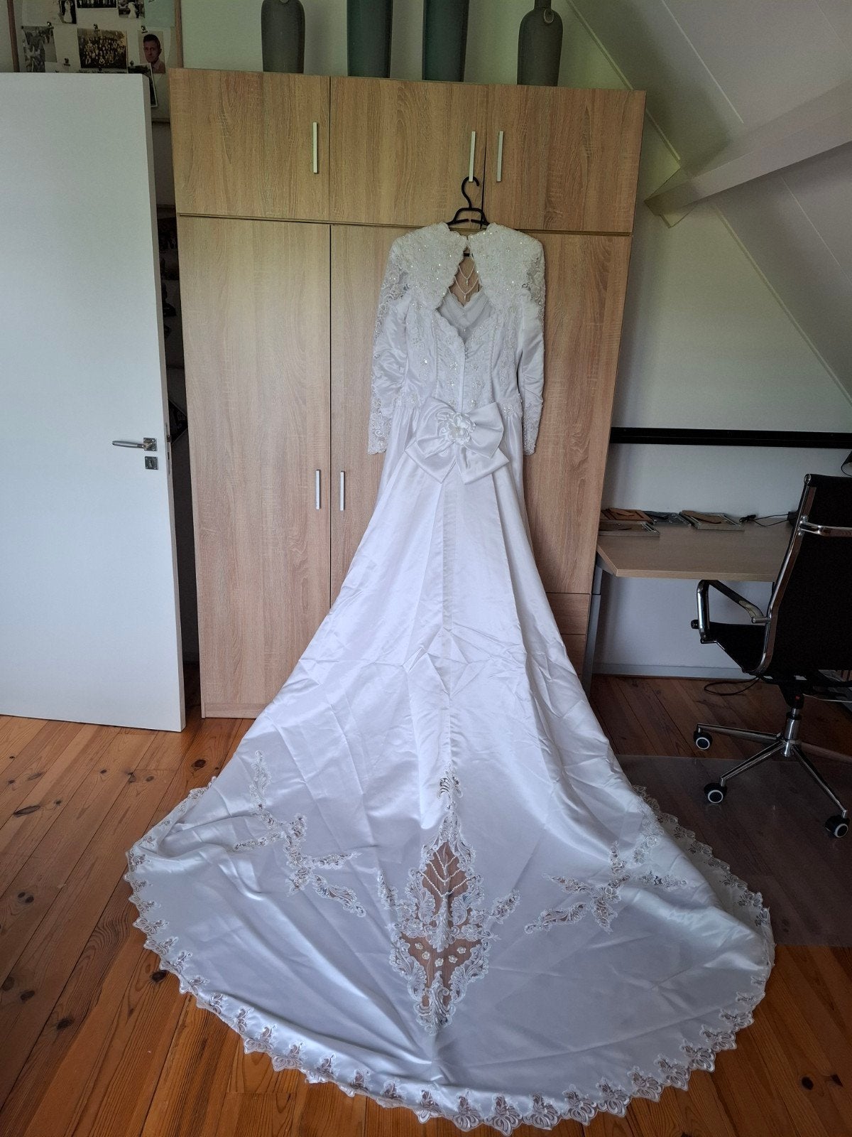 Prachtige vintage trouwjurk met lange sleep, Ophalen, Trouwjurk, Wit, Onbekend