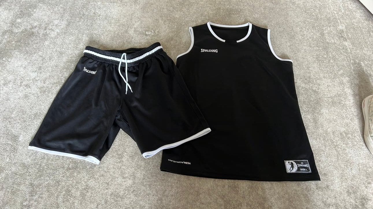 Spalding basketbal set dames M L zwart als nieuw!, Sport en Fitness, Basketbal, Ophalen of Verzenden, Zo goed als nieuw, Kleding