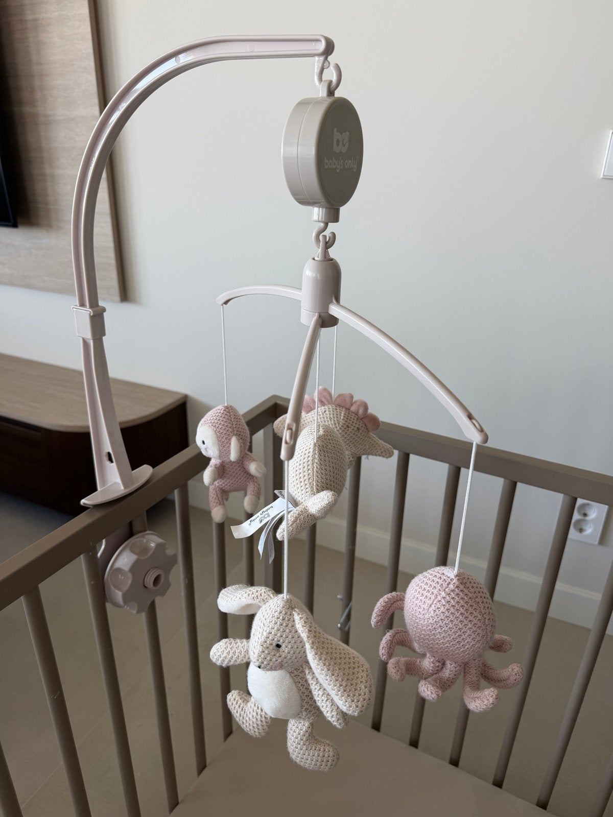 Babybox van Vanastenbabystore met matras en muziekmobiel, Ophalen, Gebruikt, Vierkant, Wieltjes