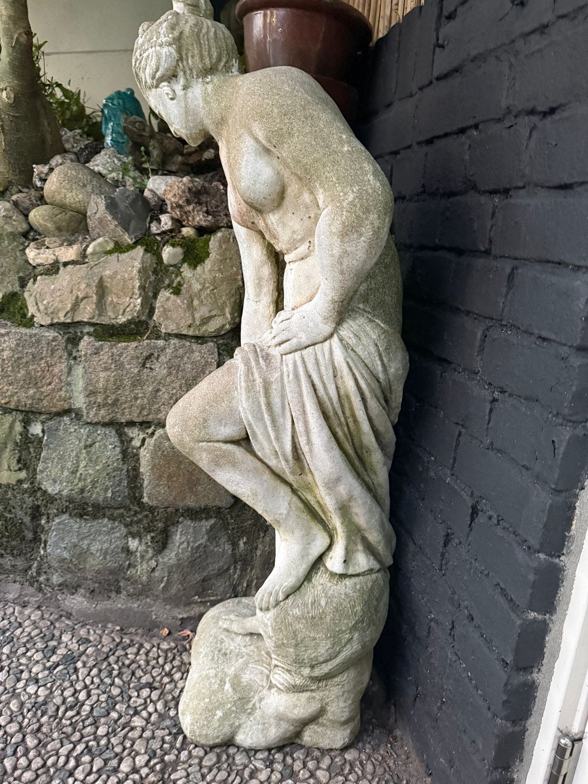 2 Oude Tuinbeelden - Klassieke Vrouwenfiguren, Tuin en Terras, Tuinbeelden, Ophalen, Gebruikt, Beton, Mensenbeeld