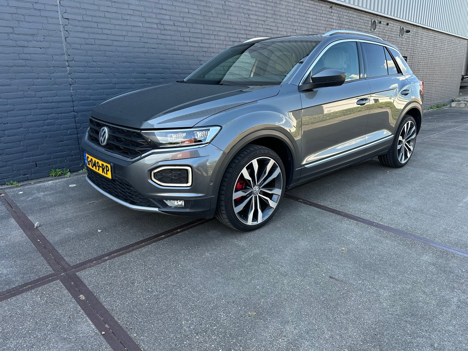 Volkswagen T-Roc 2.0 TSI 190pk 4Motion 7-DSG 2018 Grijs, Automaat, 15 km/l, 1984 cc, Lichtsensor