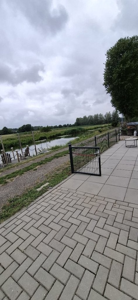 Foto 7 van Antraciet hekwerk met asymmetrisch poort, 40m lang