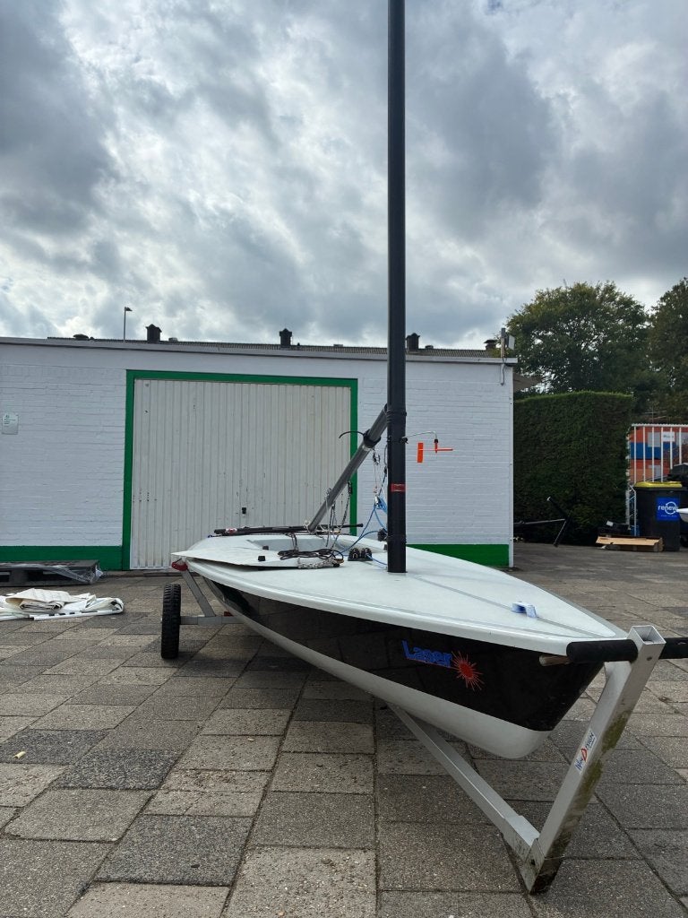 Laser 169137, Watersport en Boten, Open zeilboten, Ophalen, Laser, Gebruikt, Dekzeil
