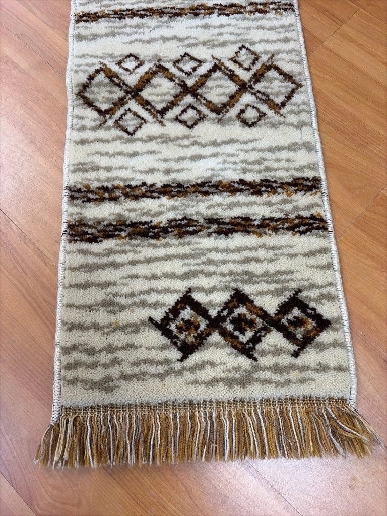 Vintage table runner knotted rug ecru brown tones 140/33 cm, Djt@dejuistetoon.eu, Ophalen of Verzenden, Zo goed als nieuw, Mon Plaisir 19, Etten-Leur, Netherlands