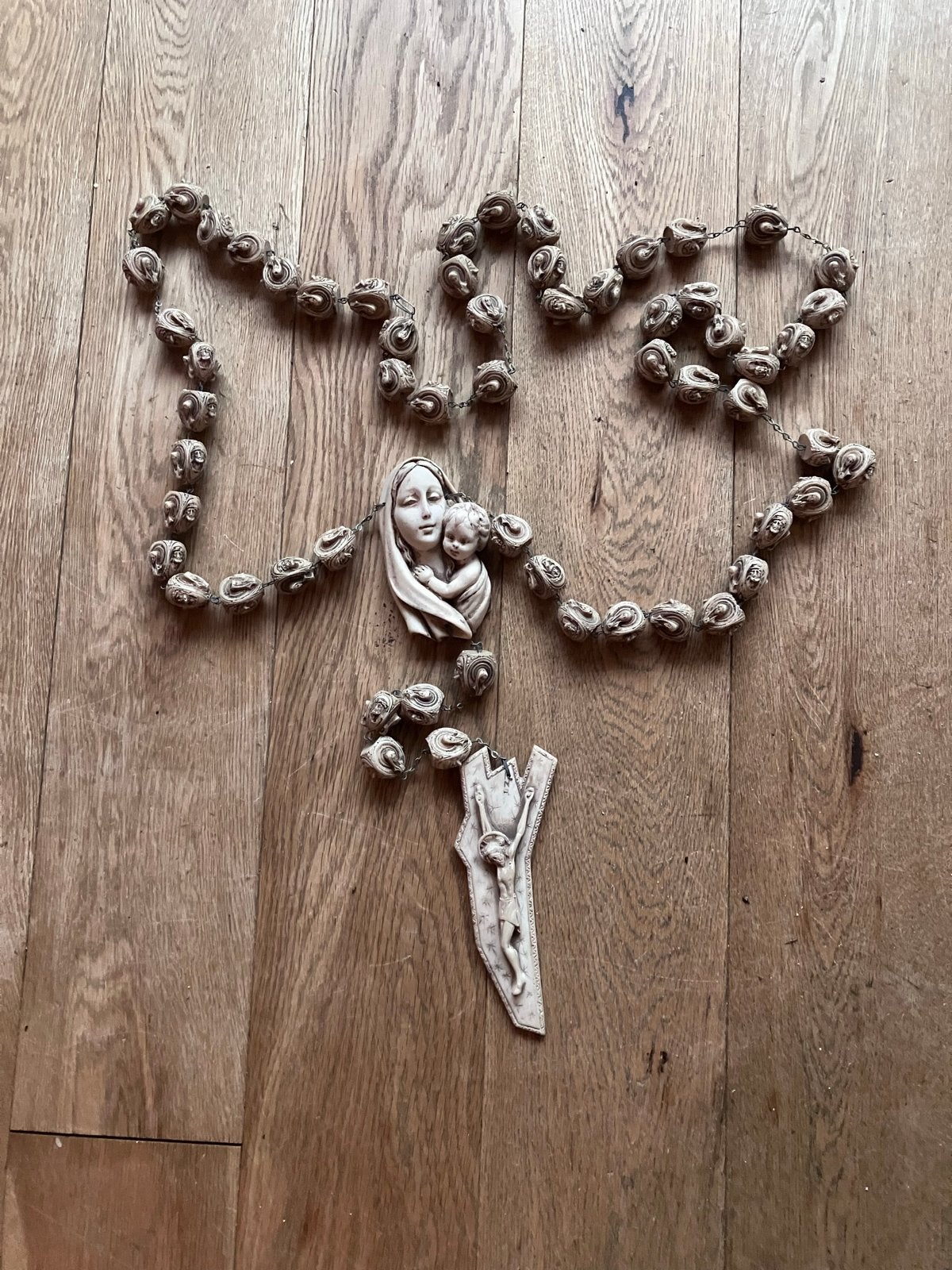 Antieke Rozenkrans met Maria en Kind Jezus, Ophalen