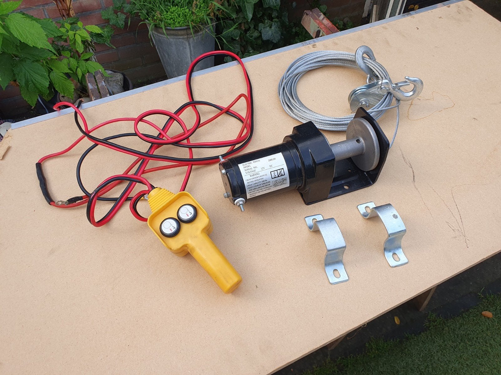 Elektrische lier 12V 2000LBS met afstandsbediening, Ophalen of Verzenden, Zo goed als nieuw