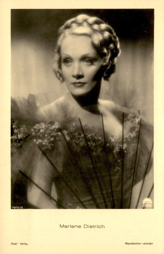 Filmster Marlene Dietrich # 229, Verzamelen, Verzenden, Zo goed als nieuw, Film, Foto of Kaart