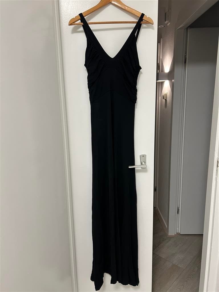 Zwarte maxi jurk met V-hals, Maat 38/40 (M), RoZu, Zwart, Ophalen of Verzenden