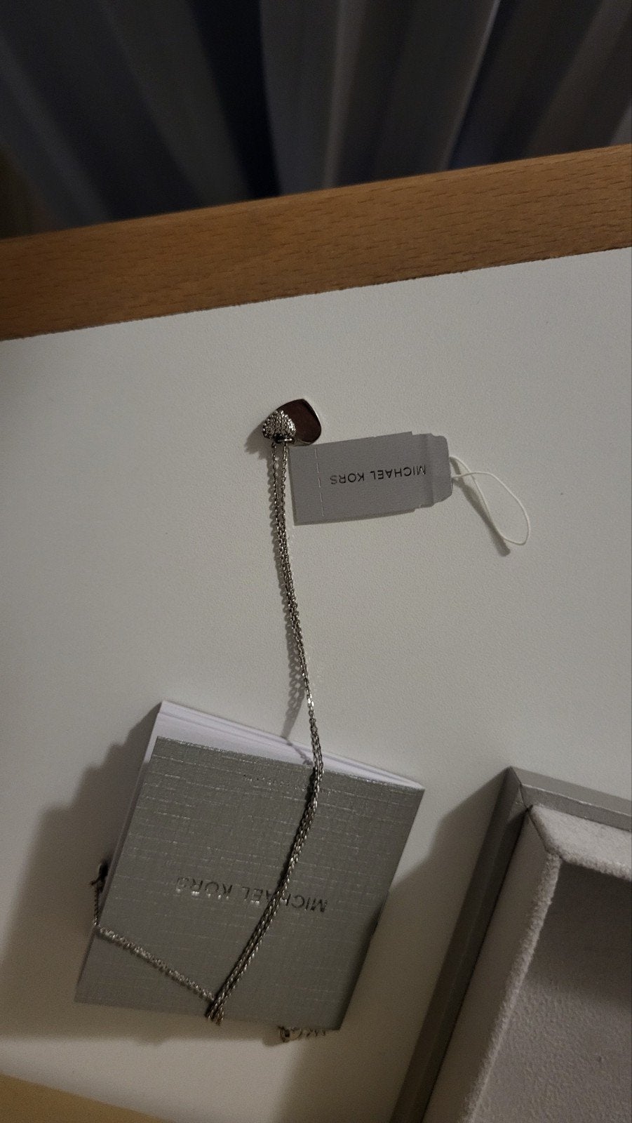 Michael Kors ketting met hartjes hanger, zilverkleurig, Ophalen of Verzenden, Zo goed als nieuw, Zilver, Overige materialen
