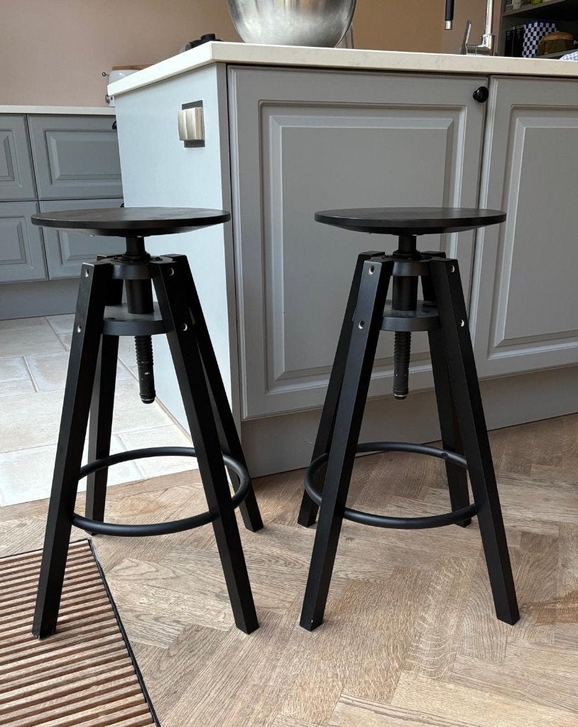 2x IKEA DALFRED barkruk zwart – zo goed als nieuw, Huis en Inrichting, Ophalen, 60 tot 90 cm, Zo goed als nieuw, In hoogte verstelbaar