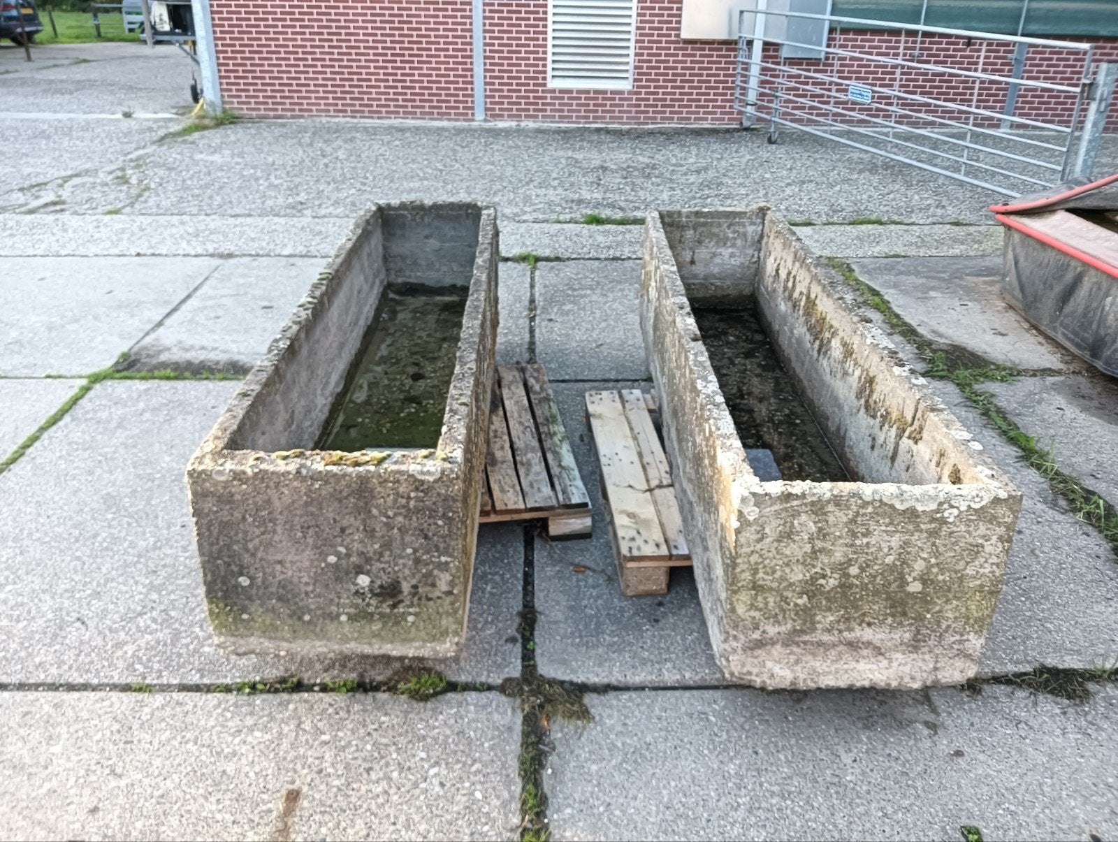 Robuuste betonnen bloembakken, Ophalen, Gebruikt
