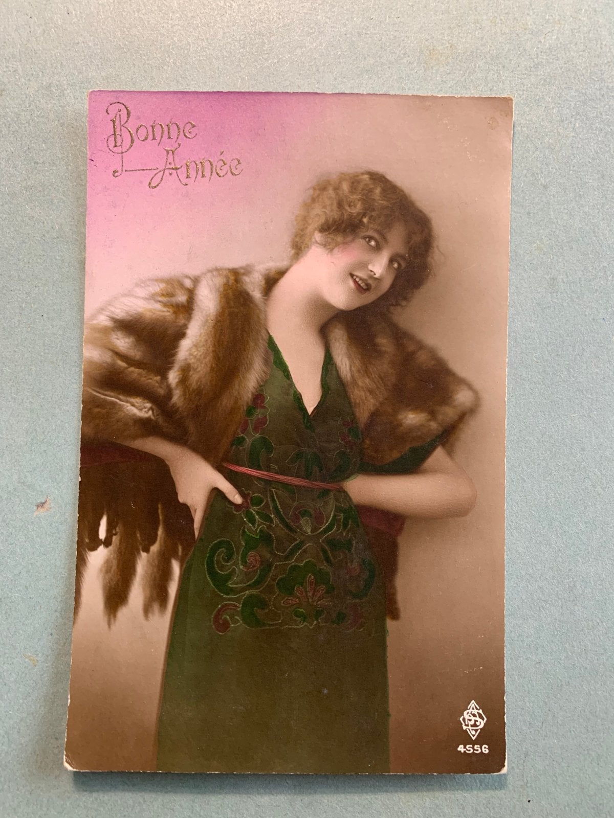 14-1-1920 Bonne Année - dame met bontstola, Ophalen of Verzenden, 1920 tot 1940, Gelopen, Feest(dag)
