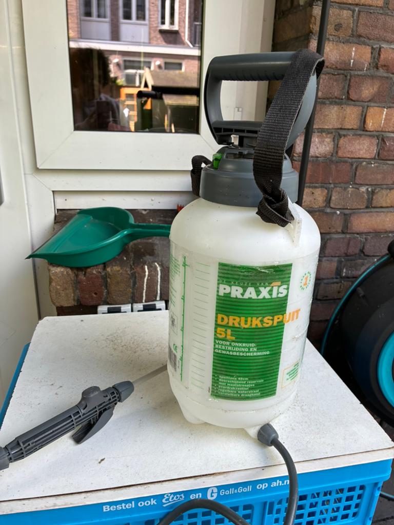 Praxis Hogedruk spuit, Ophalen, Zo goed als nieuw, Onkruidbestrijding